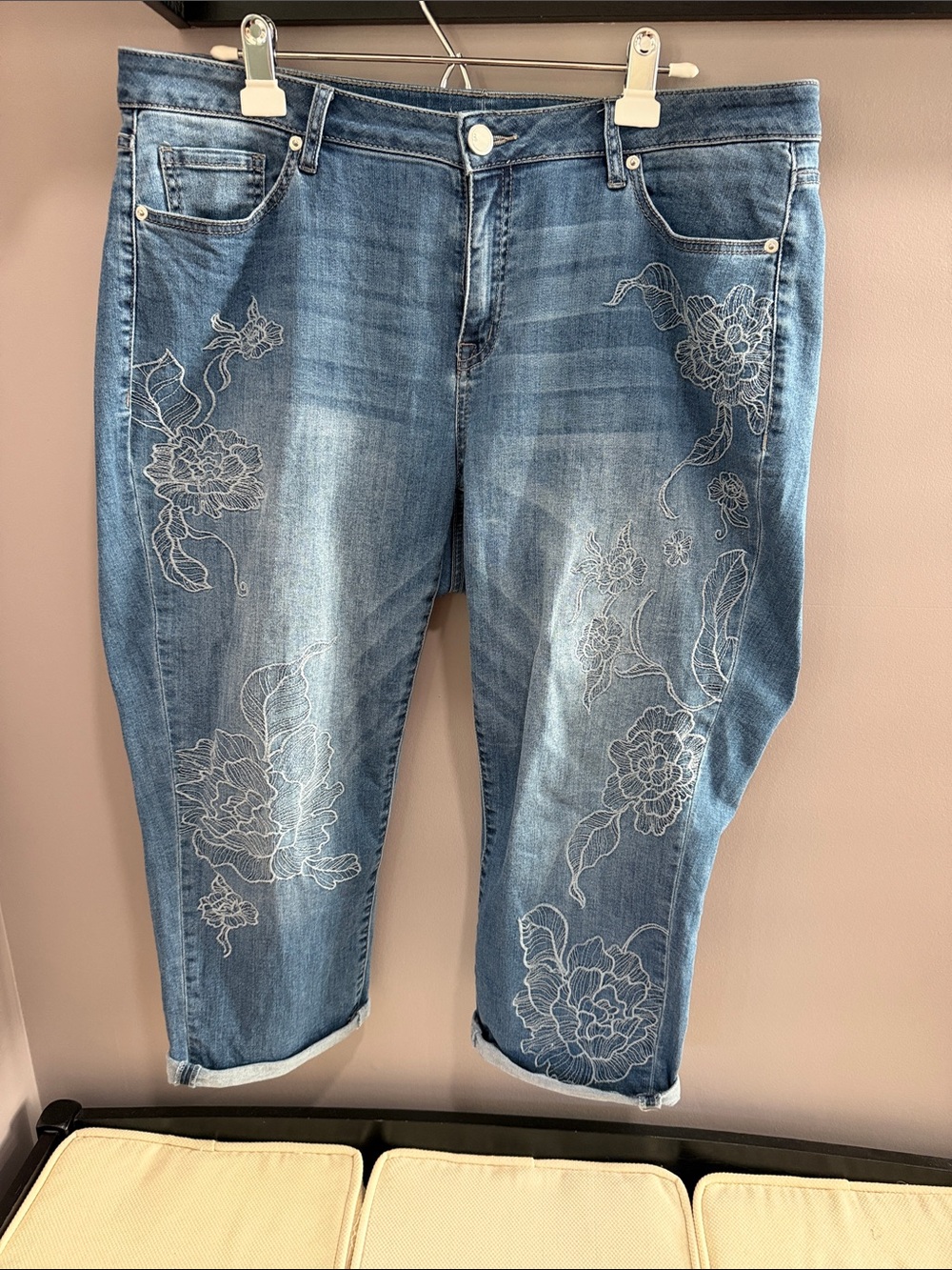Lane Bryant Embroidered Light Blue Women’s Jeans Girlfriend Crop